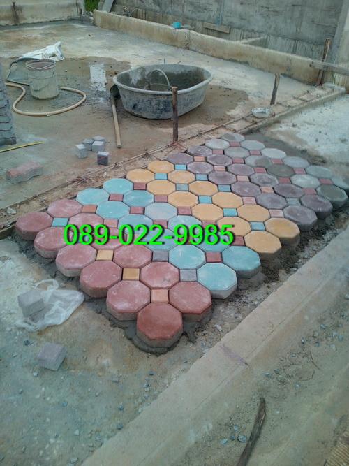 แผ่นปูพื้นตัวหนอน ขอบคันหิน แผ่นปูทางเท้า มีช่างปูแผ่นบริการ 0890229985 รูปที่ 2