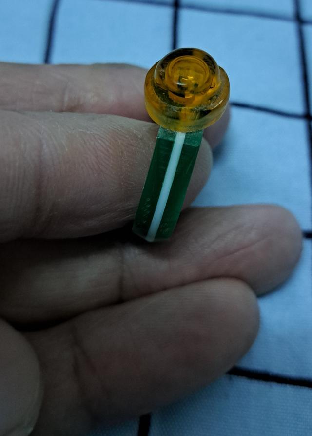 #แหวนหัวน้ำมันเดือด(แหวนวงค์สีเขียวเหนี่ยวทรัพย์)เป็นพลาสติกแบบนี้เป็นแหวนยุคแรกๆของหลวงปู่ครับ #ถือว่าเป็นวัตถุมงคลหรือเครื่องราง รูปที่ 6