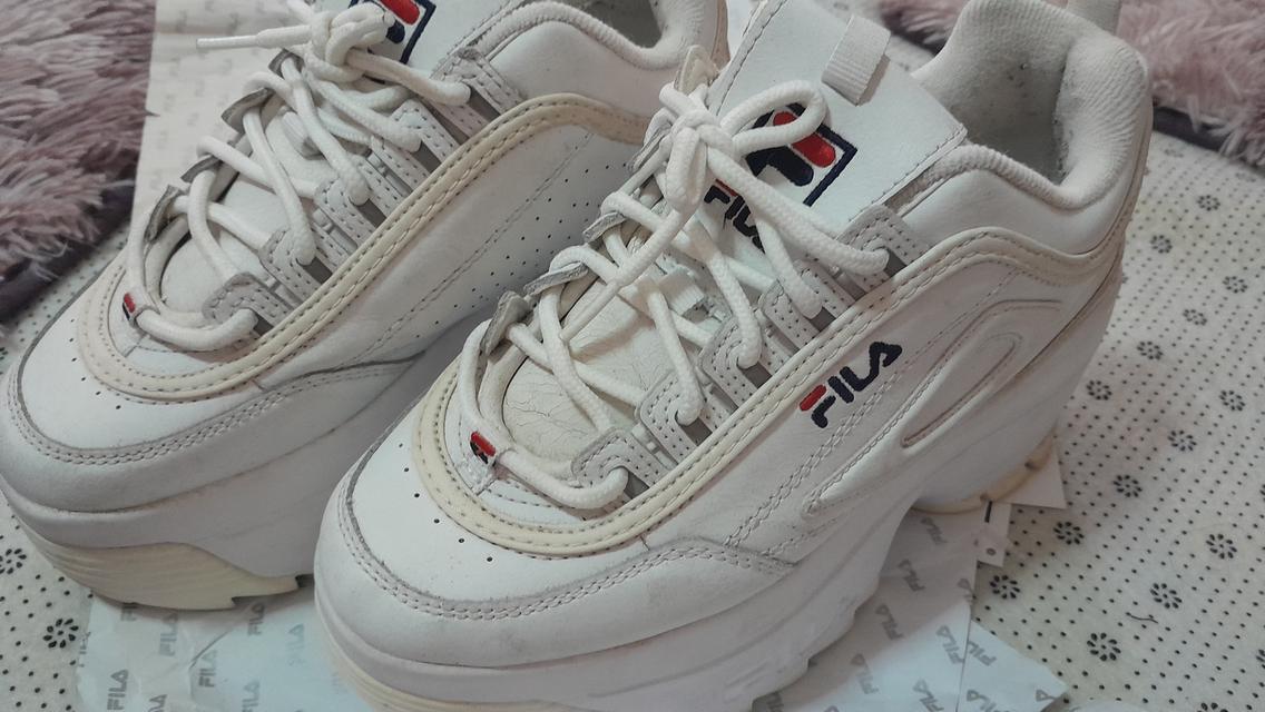 รองเท้าผ้าใบส้นตึก Fila