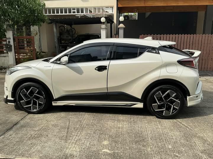 Toyota CHR สีขาว ปี 2019 8