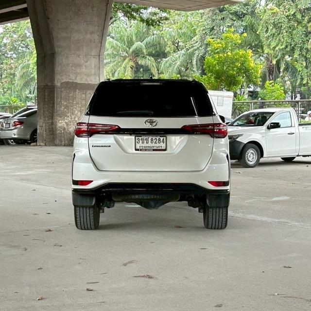 Toyota Fortuner 2.4 Legender 2WD AT ปี 2022 6