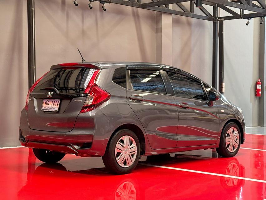 2020 HONDA JAZZ GK รถมือเดียวออกป้ายแดง รถวิ่งน้อยเพียง 60,000 กม เข้าศูนย์ตามระยะ รถไม่เคยมีอุบัติเหตุครับ รูปที่ 3