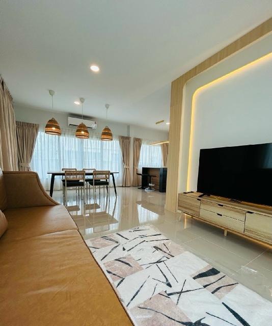 ย่านเมกาบางนา 1.3 กม. คฤหาสน์ บ้านใหม่ หรู 2 ชั้น 214 ตร.ม. วิวสวน รร.นานาชาติคอนคอร์เดียน 600 ม.4 น้ำ สูง โปร่ง พร้อมเฟ