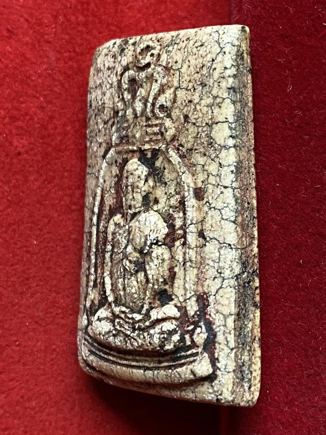 พระสมเด็จโตในซุ้มระฆัง หลังครุฑ กรุวัดพระแก้ว วังหน้า