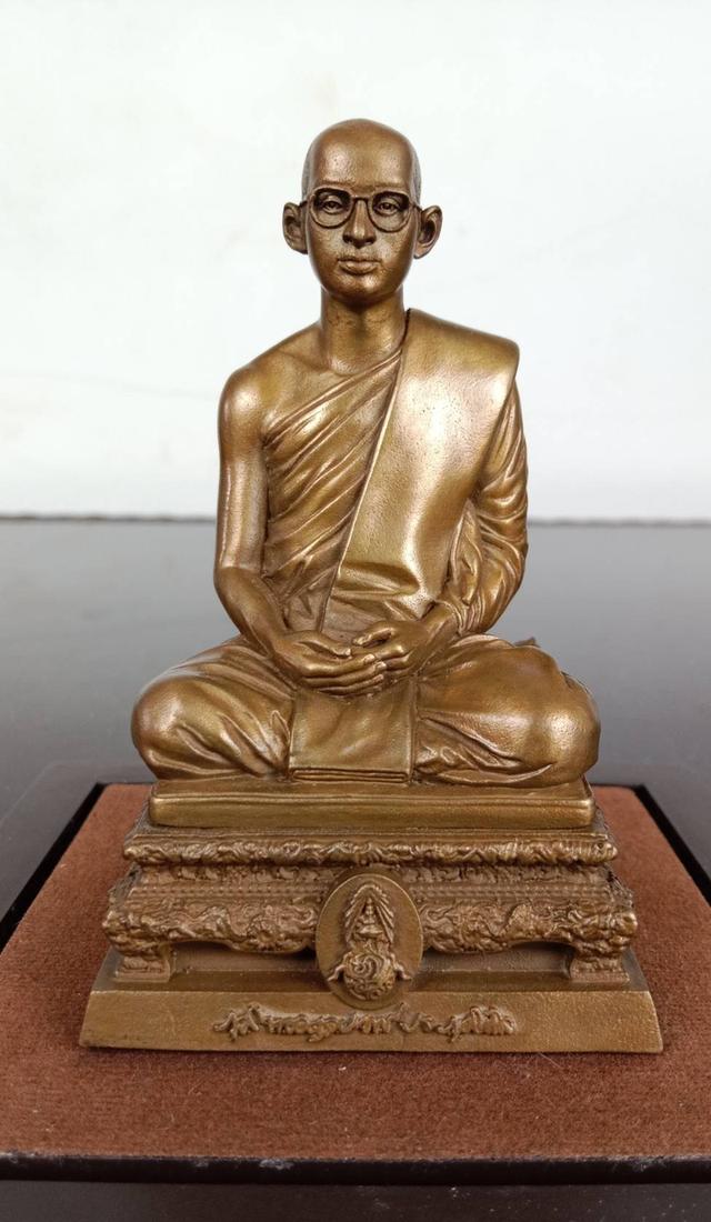 567.พระบรมรูปในหลวงทรงผนวช พลังแผ่นดิน ปี 2554 พร้อมกล่องเดิมแท้