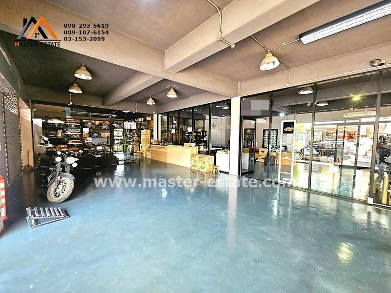 ให้เช่าอาคารสำนักงาน (ชั้นล่าง) เนื้อที่ 200 ตรม. ซ.รามอินทรา 65 สวย-สะอาด พร้อมที่จอดรถรอบอาคาร DESIGN MODERN กั้นห้องกระจก 1 ห้อง 2