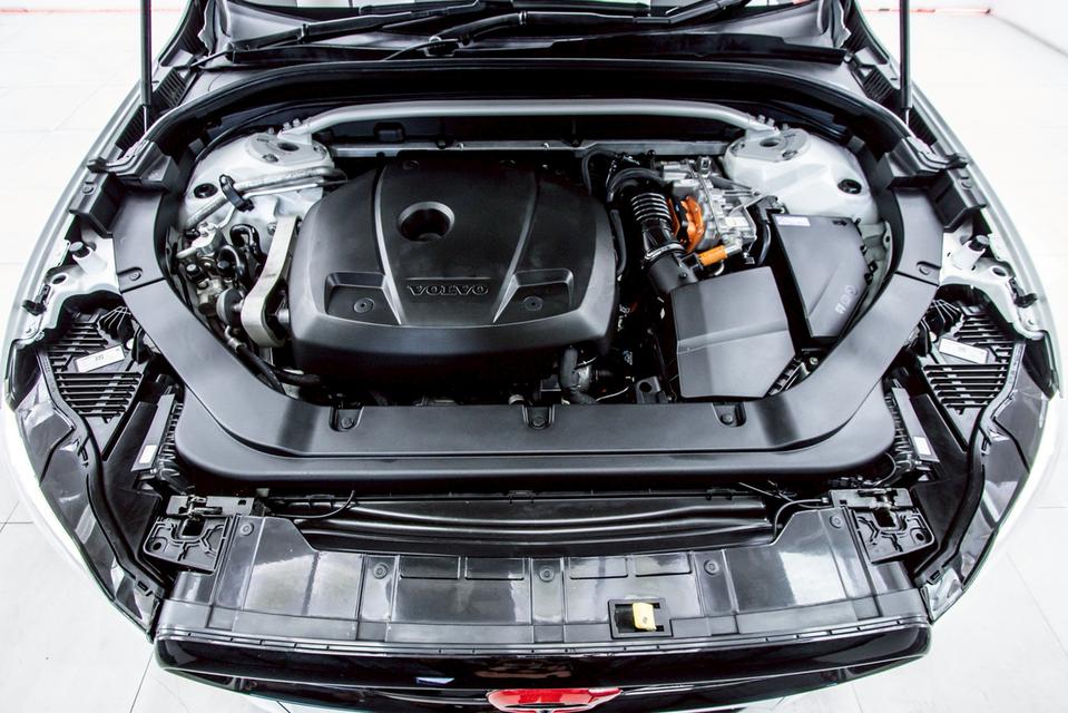 VOLVO XC60 2.0 RECHARGE T8 R-DESIGN   2018  17