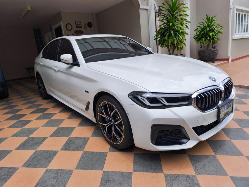 รหัสรถ KPV567 2022 BMW 530e Msprort
