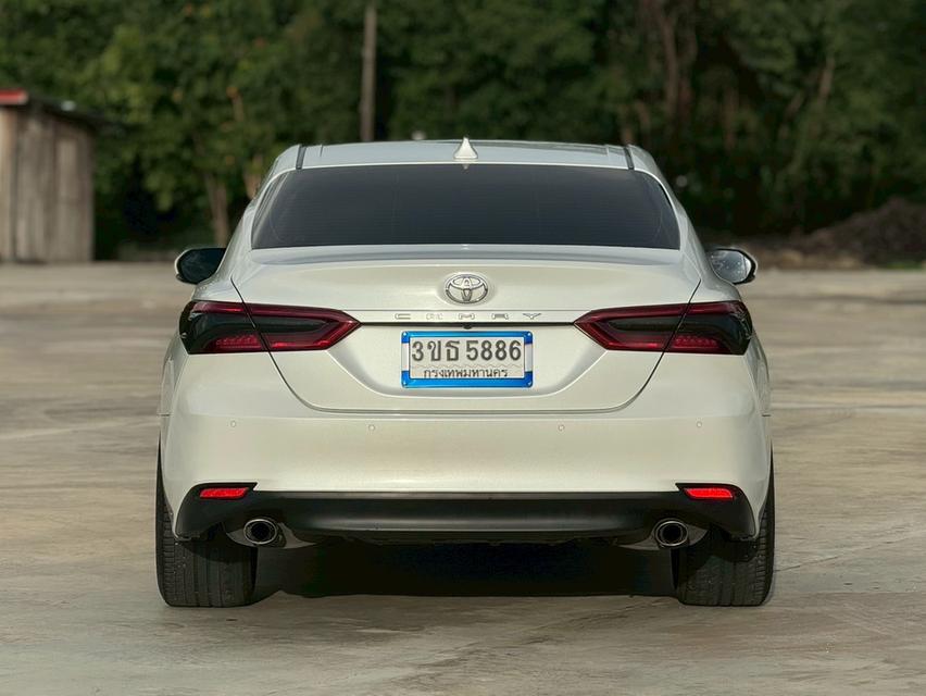 TOYOTA. CAMRY  Sedan 4dr Sport SA 8sp FWD 2.5 (MNC)  Y2022 สีขาว  ออโต้ 3