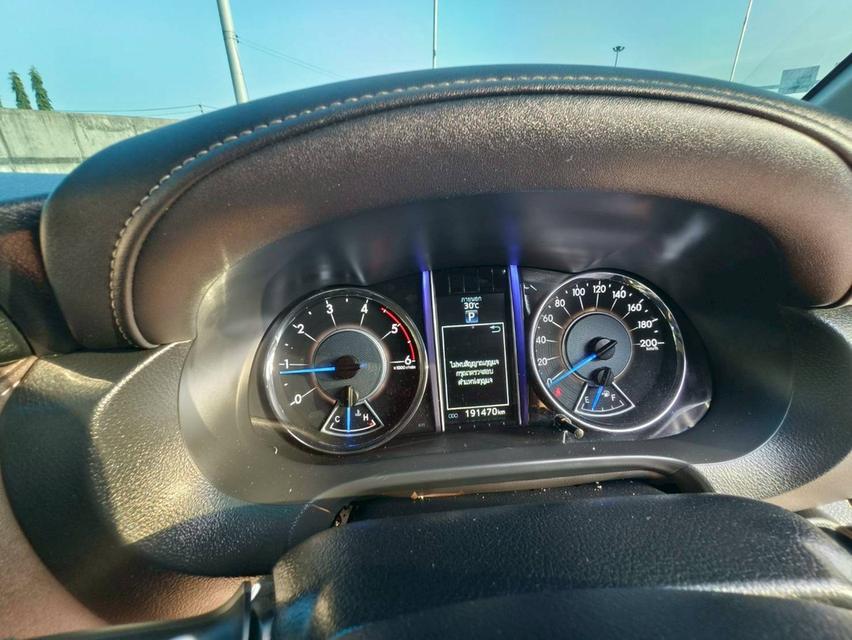 TOYOTA FORTUNER 2.4 V 4WD ปี 2019  12