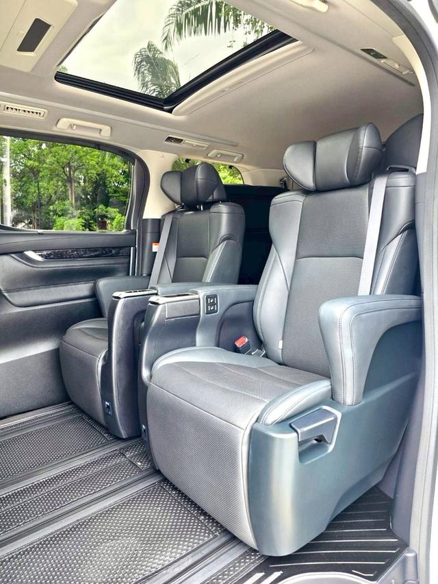 Toyota ALPHARD 2.5SC PACKAGE สีขาว ปี 2023 ไมล์ 34,000 กม.  12
