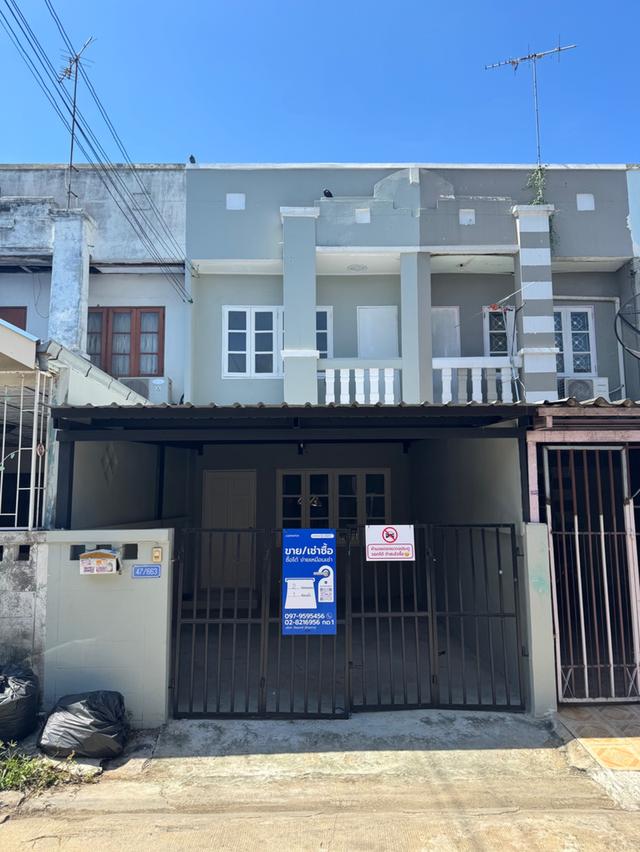 ให้เช่าทาวน์เฮาส์ บ้านร่มเงาไม้ บางบัวทอง 2 ห้องนอน ใกล้รถไฟฟ้าสายสีม่วง 9