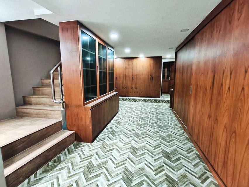 ขายอาคารพาณิชย์ 4 ชั้น 15.4 ตร.ว. ซ.เจริญราษฎร์ 5 แยก 4 สภาพพร้อมอยู่ ตกแต่งอย่างดี 11