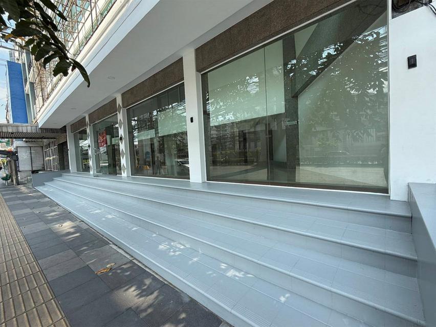 ขายอาคารพาณิชย์ สำนักงาน 5 ชั้น พื้นที่กว่า 849 ตารางเมตร ติดถนนลาดพร้าว ติดรถไฟฟ้าสีเหลือง บางกะปิ 1