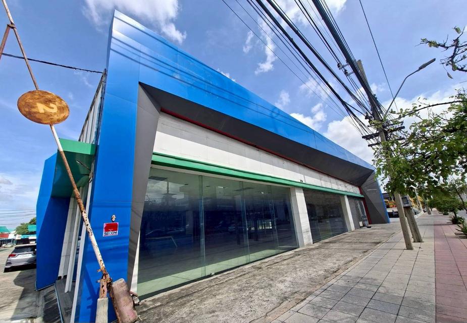 ให้เช่าโชว์รูม 1 ชั้น + ชั้นลอย ทำเลดี ติดถนนศรีนครินทร์ (N.1749) 2
