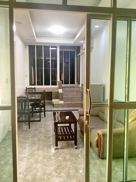 กรุงเทพกรีฑา5-13 ถูกสุดในโลก 5ฺนอน คฤหาสน์แนวตั้ง MRT ศรีกรีฑา 1.5กม. หัวหมาก ให้เช่าโฮมออฟฟิศ 4 ชั้น 40ตรว. 400ตรม. 6น้ 6