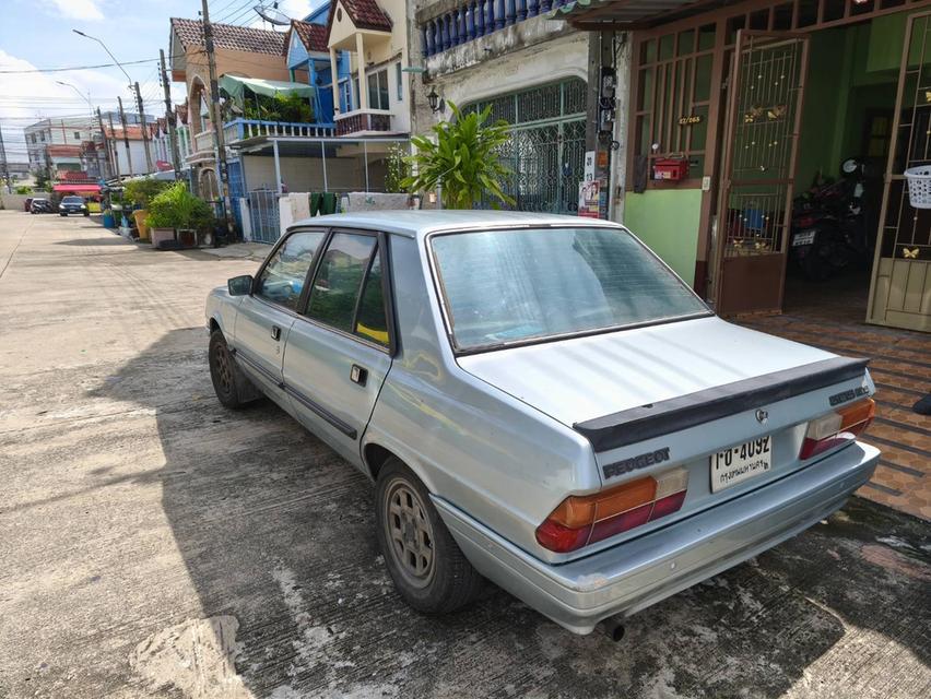 รถเก๋ง เปอร์โยรุ่น 305 ปี1995