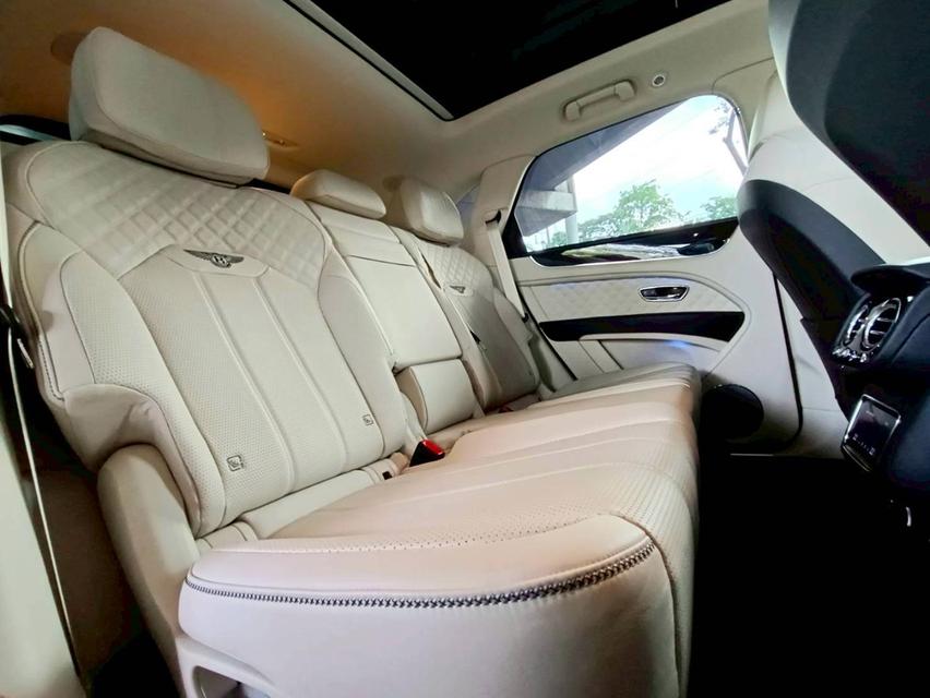 รหัสรถ PEAT53 Bentley Bentayga Hybrid (demo) 12