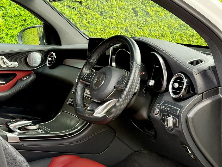 2020 BENZ GLC 250 COUPE AMG รถมือเดียวออกป้ายแดง รถวิ่งน้อย เข้าศูนย์ทุกระยะ รถไม่เคยมีอุบัติเหตุครับ 10