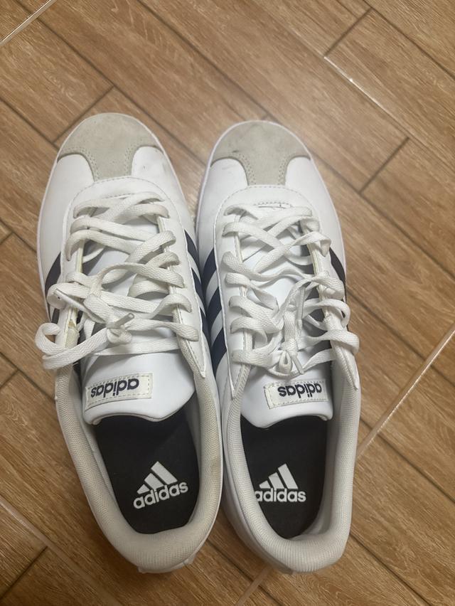 รองเท้าAdidas มือหนึ่ง