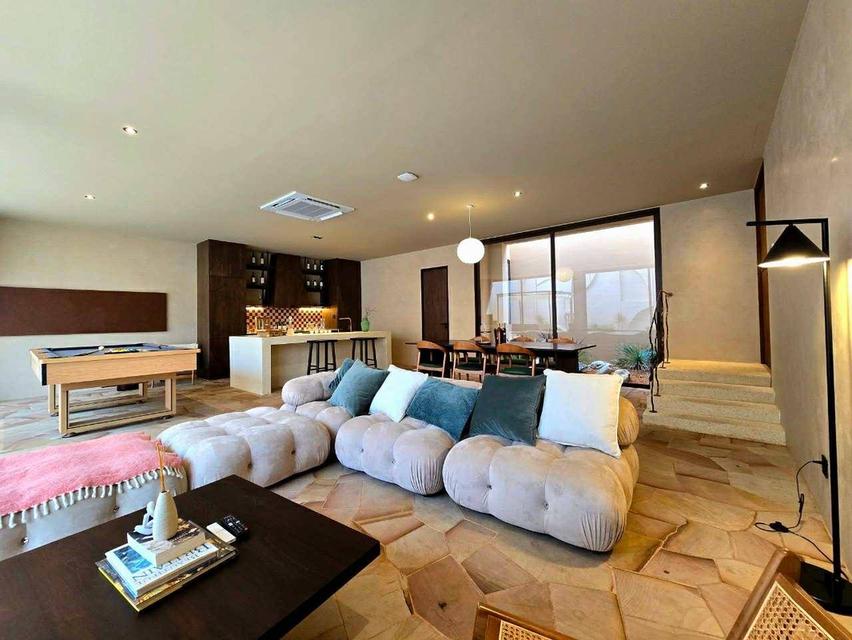 Newly built luxury pool villa for sale in the heart of Pattaya. 17