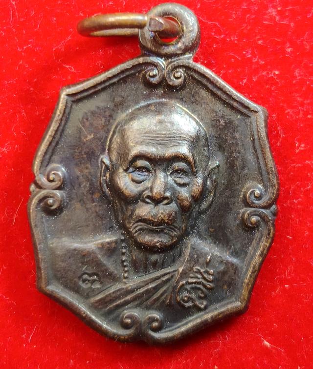 เหรียญหลวงพ่อเพี้ยน หลังหนุมานเชิญธง ปี 2556 เนื้อทองแดงรมดำ 4