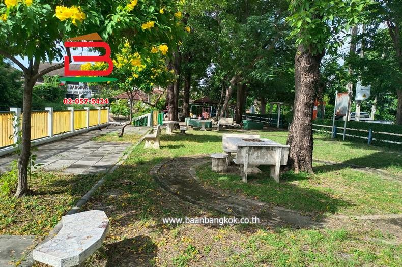 ที่ดินพร้อมบ้าน หมู่บ้านชวนชื่นบางเขน (แจ้งวัฒนะ ซอย 10, ซอย 14) เนื้อที่ 131.2 ตร.ว (ใกล้ BTS แจ้งวัฒนะ 14) แขวงทุ่งสองห้อง เขตดอนเมือง กรุงเทพมหานคร 11