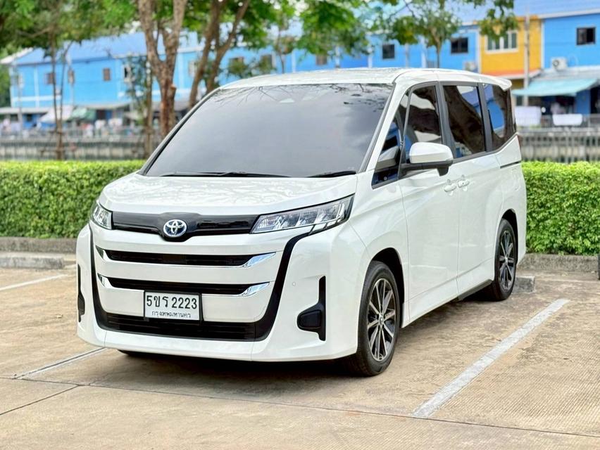 รหัสรถ PR2223 Toyota Noah Hybrid X ปี 2024