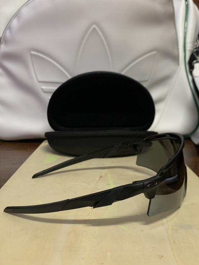 แว่น Oakley สีดำล้วน