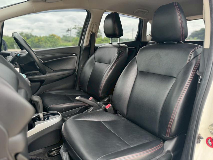 HONDA  JAZZ GK 1.5 S (MNC) Y2018 สีขาว ออโต้  12