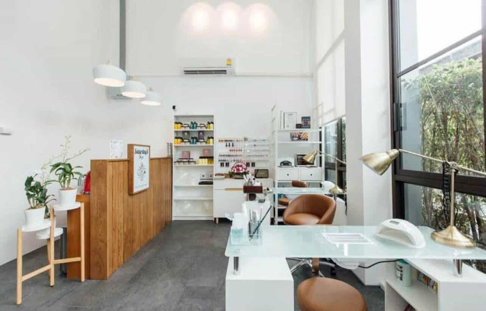 The commercial shop on the first floor of the popular Saturdays Residence for 129 luxury apartments 3