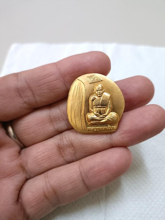 เหรียญหลวงพ่อนัง วัดพลวง เขาคิชฌกูฏ จันทบุรี ปี2556 รุ่นสร้างมหาวิหาร เนื้อกะไหล่ทอง (