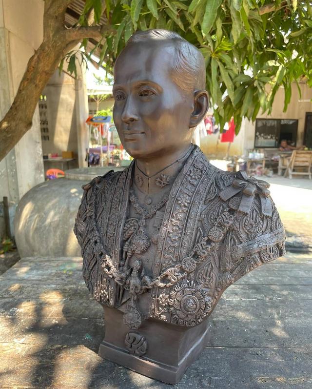 692.พระบรมรูปหล่อในหลวงรัชกาลที่ 9 พระบาทสมเด็จพระปรมินทรมหาภูมิพลอดุลยเดช รูปที่ 2
