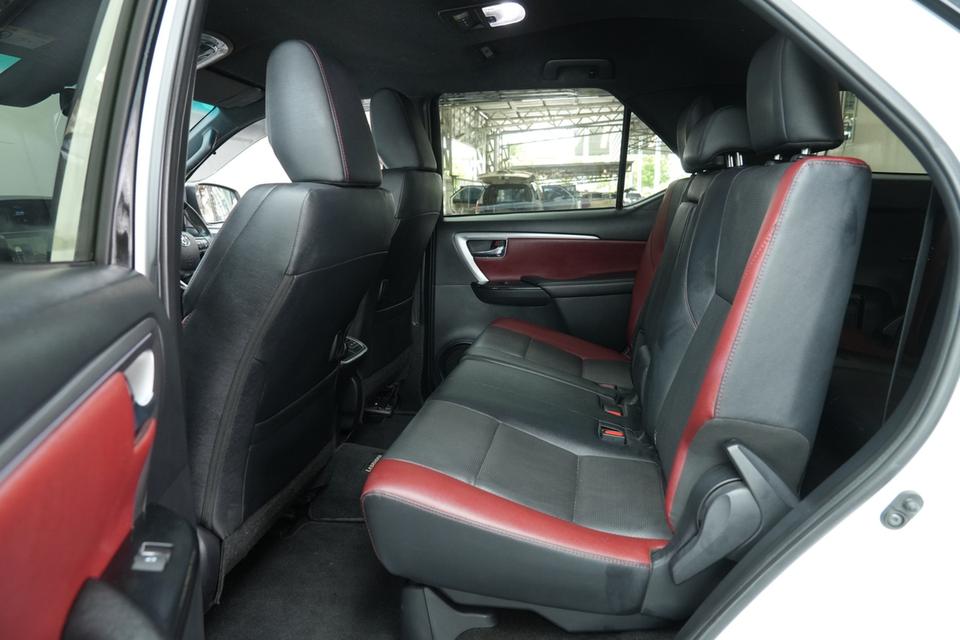 2022 TOYOTA FORTUNER 2.4 LEGENDER BLACK TOP 4WD SUV สีขาว-ดำ เลขไมล์ 34323 กม. 13
