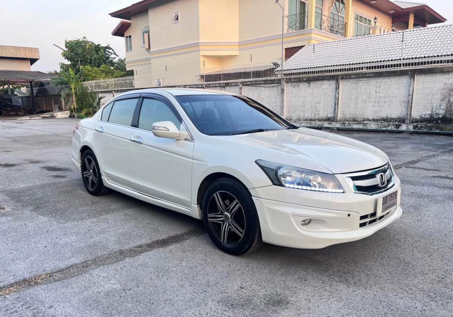 Honda Accord ปี 2010 สีขาว 2