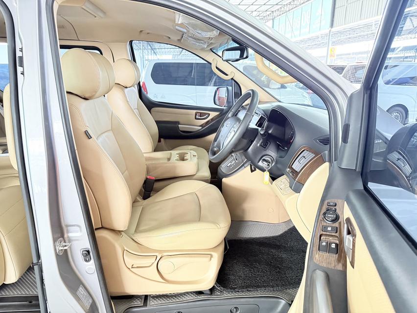 Hyundai H-1 2.5 Deluxe (ปี 2018) Wagon AT 8