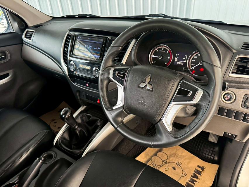 Mitsubishi TRITON 2.4 GLS PLUS CAB รุ่นรองท็อป ปี2017 ดีเซล เกียร์ธรรมดา รูปที่ 11