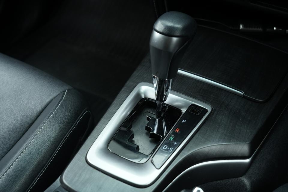 2022 TOYOTA FORTUNER 2.4 V 2WD SUV สีขาว เลขไมล์ 74065 กม. 10
