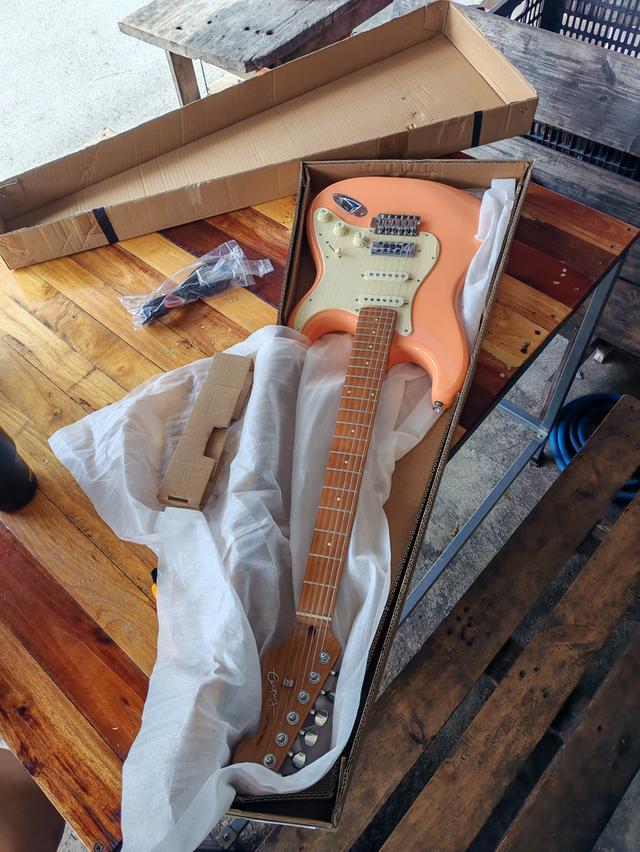 กีตาร์ไฟฟ้า Century Soft Pale Series Strat