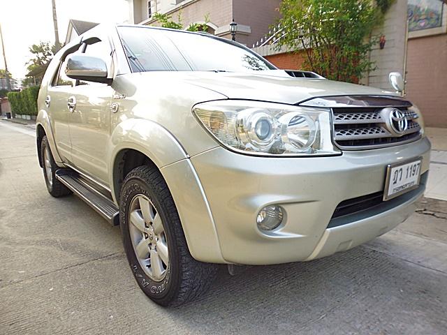 2010 TOYOTA FORTUNER 3.0V เครื่องVGS TURBO ออโต้ ดีเซล รถบ้านสวยจัดน๊อตไม่ขยับ เจ้าของขายเอง ซื้อสดไม่มีVAT  3