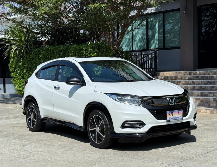 2019 HONDA HRV RS รุ่น TOP รถวิ่งน้อยเพียง 8X,XXX กม รถเข้าเช็คระยะที่ศูนย์ HONDA ตลอด รถไม่เคยมีอุบัติเหตุครับ