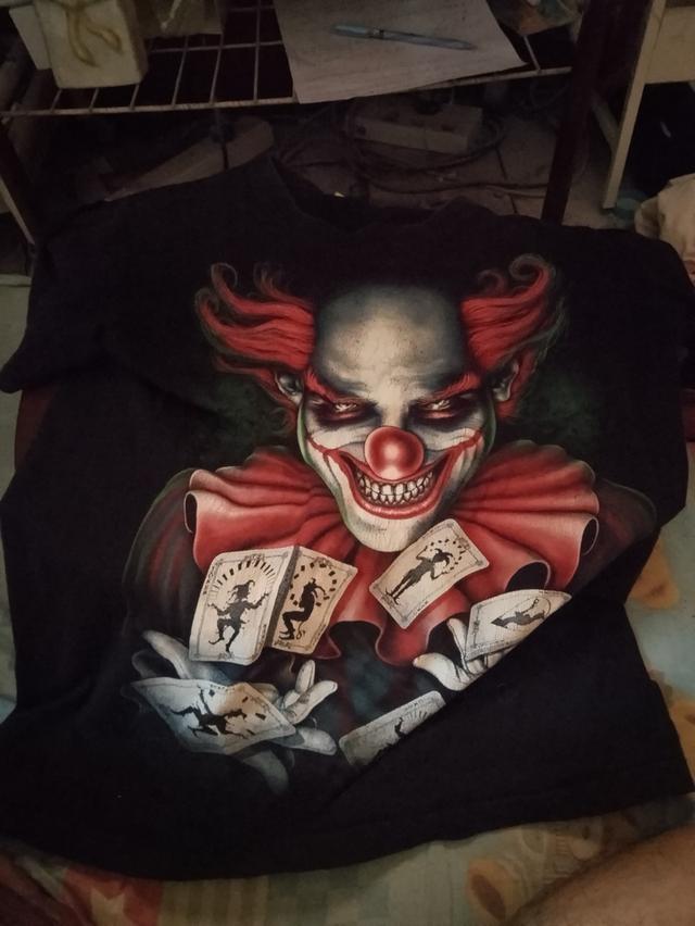 เสื้อยืดลายโจ้กเกอร์ของต๊ะ วงฟลอย