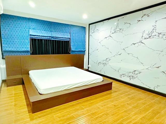 เอ็มควอเทียร์ 1 กม. 200 ตร.ม. 17 ตร.ว. ใกล้ BTS ทองหล่อ 700 ม. ทาวน์โฮม 3 ชั้น 3 นอน 4 น้ำ 7