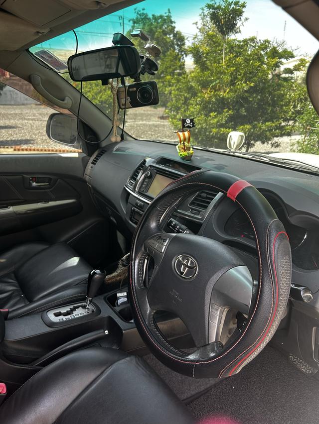 Toyota Fortuner 3.0 A/T  7