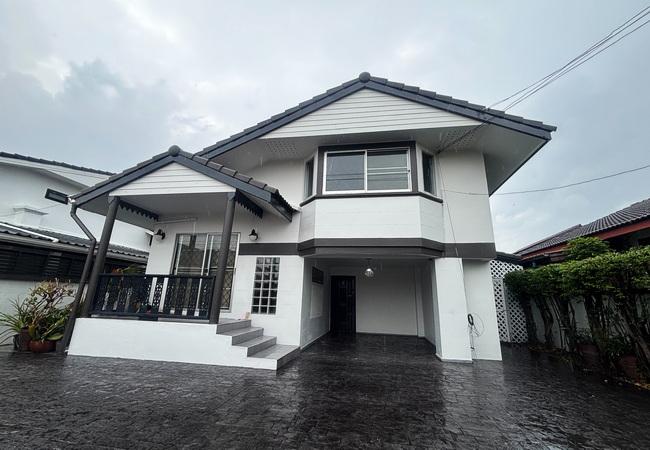 ขายและให้เช่าบ้านเดี่ยว หมู่บ้านสวนพงษ์เพชร ซอยแจ้งวัฒนะ 43 เนื้อที่ 56 ตร.ว. 2 ชั้น 3 นอน 2 น้ำ 2