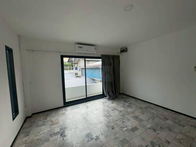 ให้เช่าบ้านเดี่ยว 2 ชั้น 4 ห้องนอน ซอยโชคชัย 4 ซอย 39 (เจ้าแม่กวนอิม) ใกล้ MRT โชคชัย 4 4