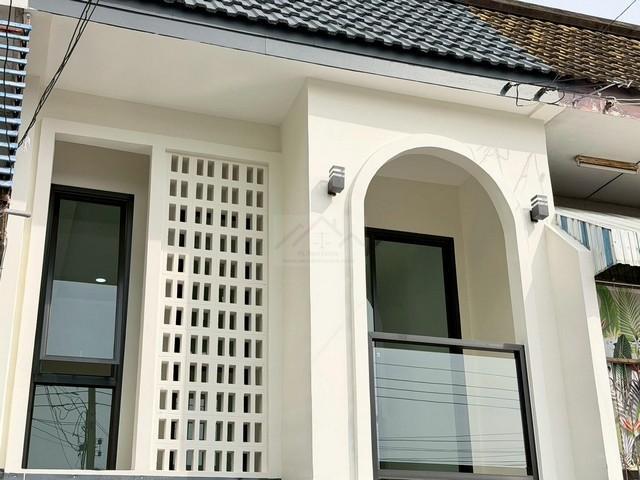 ขายทาวน์เฮาส์ 2 ชั้น ซอยเสนานิคม 1 รีโนเวทใหม่ ใกล้เกษตรนวมินทร์ โชคชัย 4 พร้อมเข้าอยู่ บ้านหันทิศตะวันตก 2