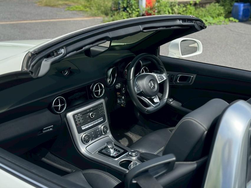 ปี 2017  Mercedes Benz SLC300 AMG Roadster 10
