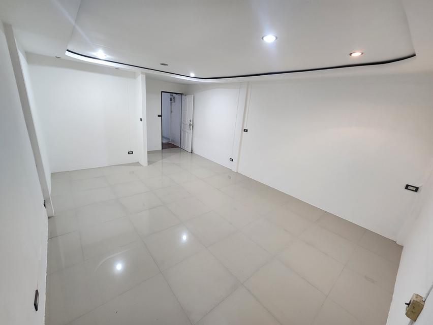 ขาย ทาวน์เฮ้าส์ 2 ชั้น หมู่บ้านพจนานันท์ ซอยนนทบุรี 20 4