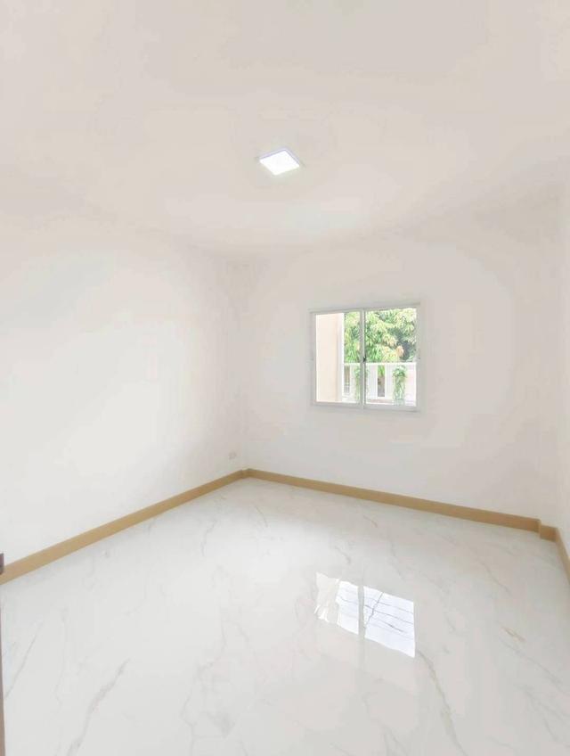 หมู่บ้านลดาสิริ ถนนบ้านกล้วย - ไทรน้อยทาวน์เฮาส์ 2 ชั้น ตกแต่งใหม่ บ้านสวย ทำเลดี ถนนเมน เข้า-ออกสะดวก 14